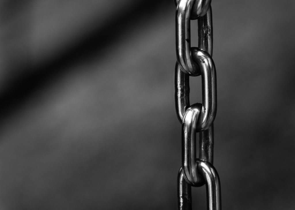 A chain link; backlinks to website.